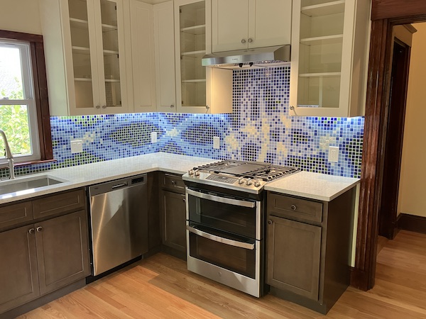 Right-hand view of the kitchen.